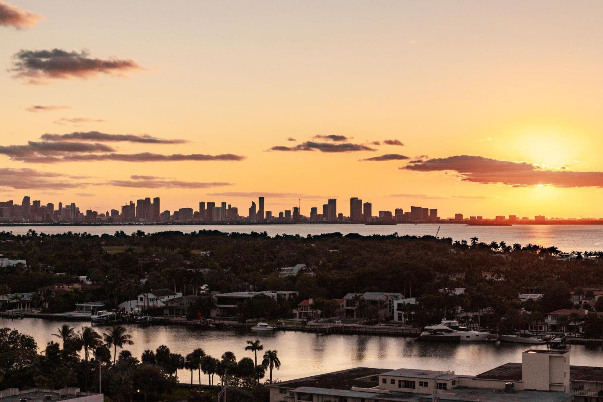 Global Luxury Suites At Monte Carlo Miami Beach Ruang foto